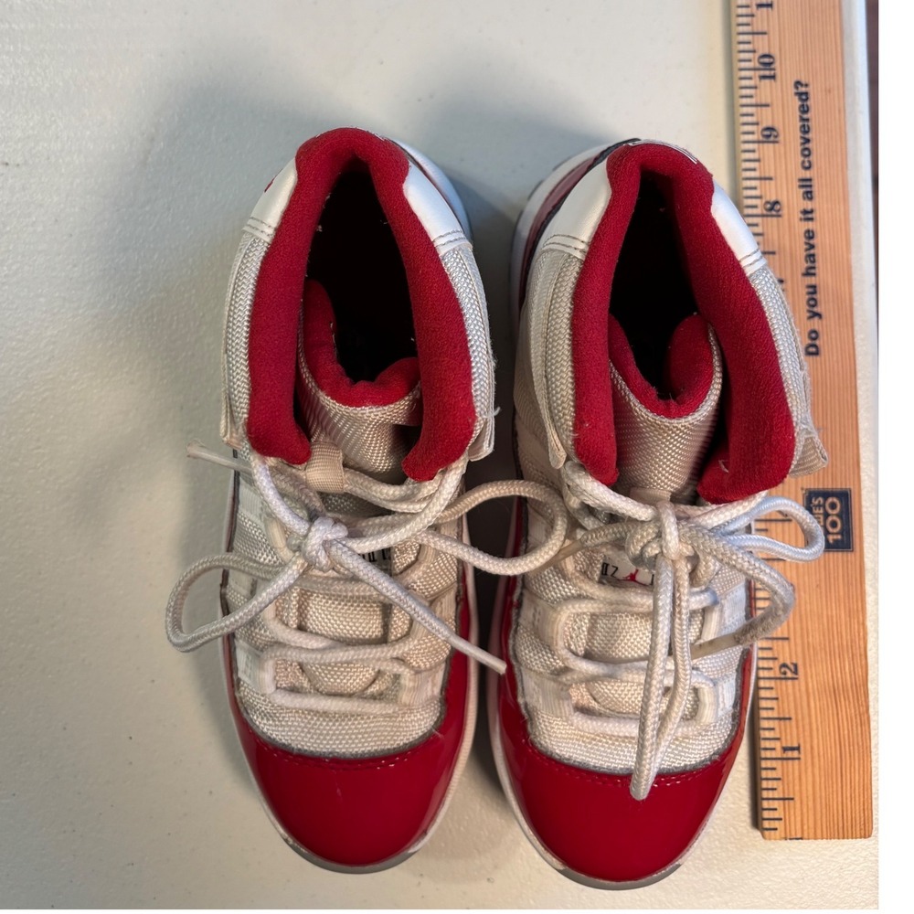 Nike Air‎ Jordan 11 Retro Cherry White Red Patent Leather Youth GS Shoes 1Y EUC - Picture 4 of 13